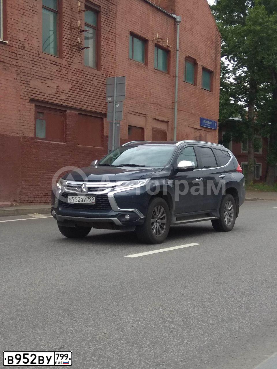 Фото автомобиля MITSUBISHI PAJERO SPORT, 2018 — госномер В952ВУ799. Цвет: ТЕМНО-СИНИЙ