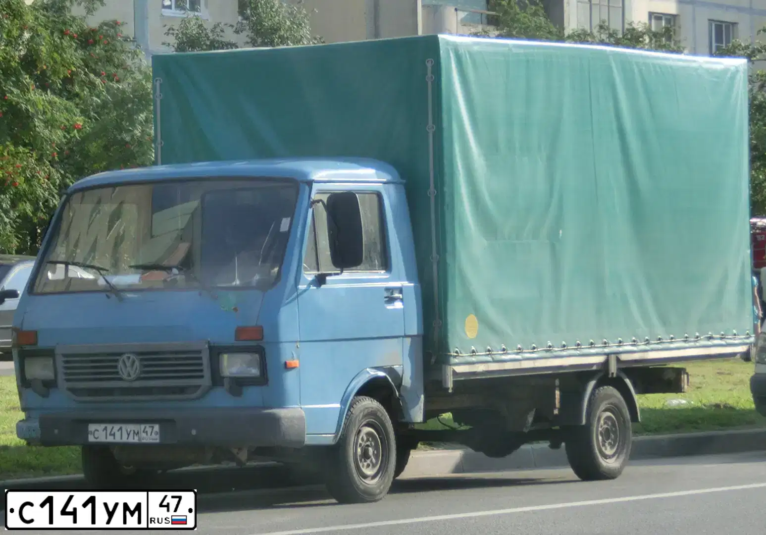 Фото автомобиля VOLKSWAGEN LT, 1993 — госномер С141УМ47. Цвет: ГОЛУБОЙ
