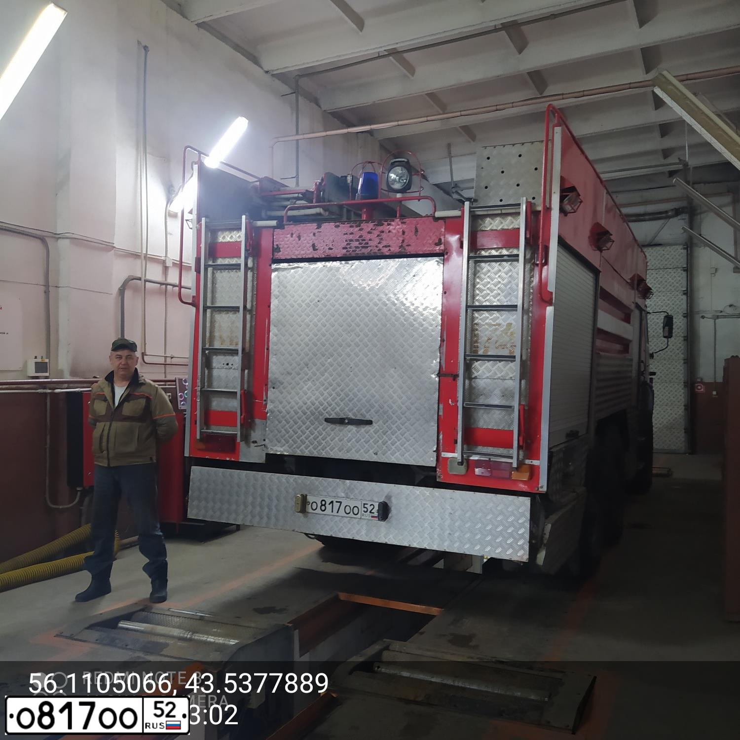 Фото автомобиля GAZ 3307, 2004 — госномер О817ОО52. Цвет: Белый