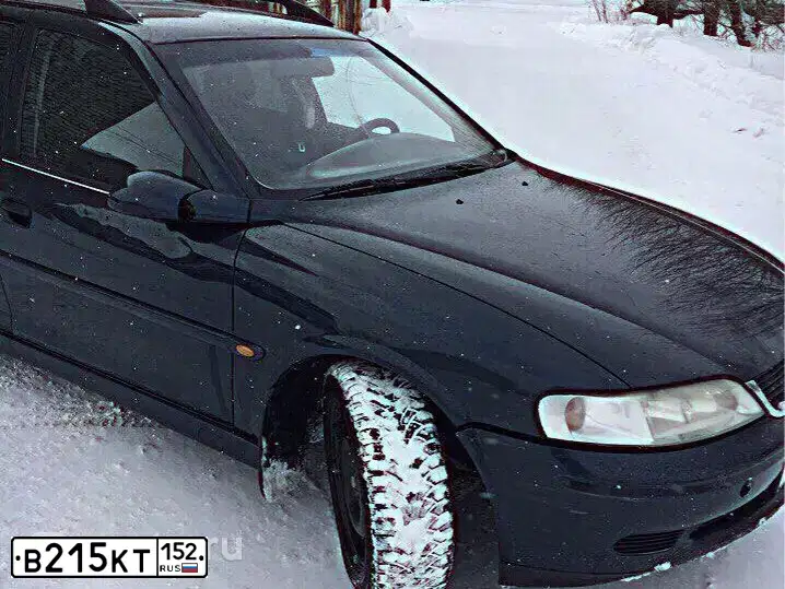 Фото автомобиля OPEL VECTRA, 2001 — госномер В215КТ152. Цвет: Темно-синий
