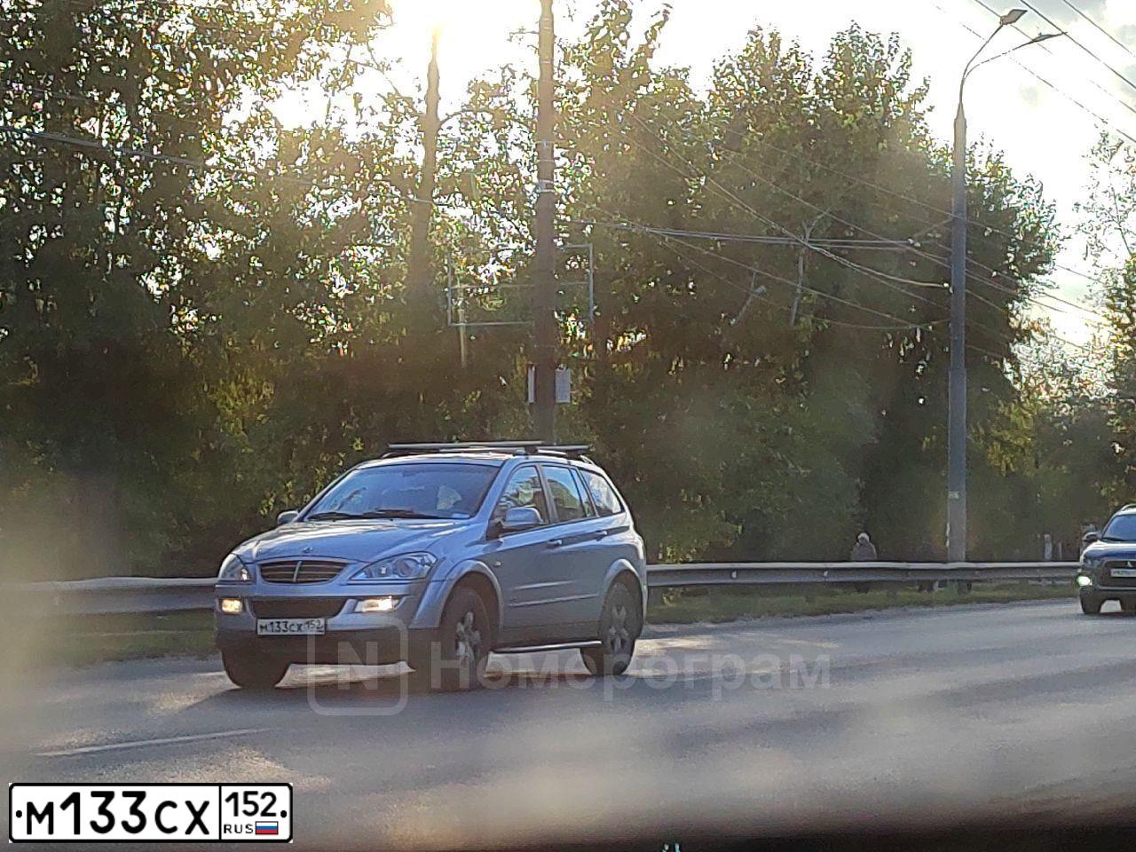 Фото автомобиля SSANGYONG KYRON, 2013 — госномер М133СХ152. Цвет: СЕРЫЙ