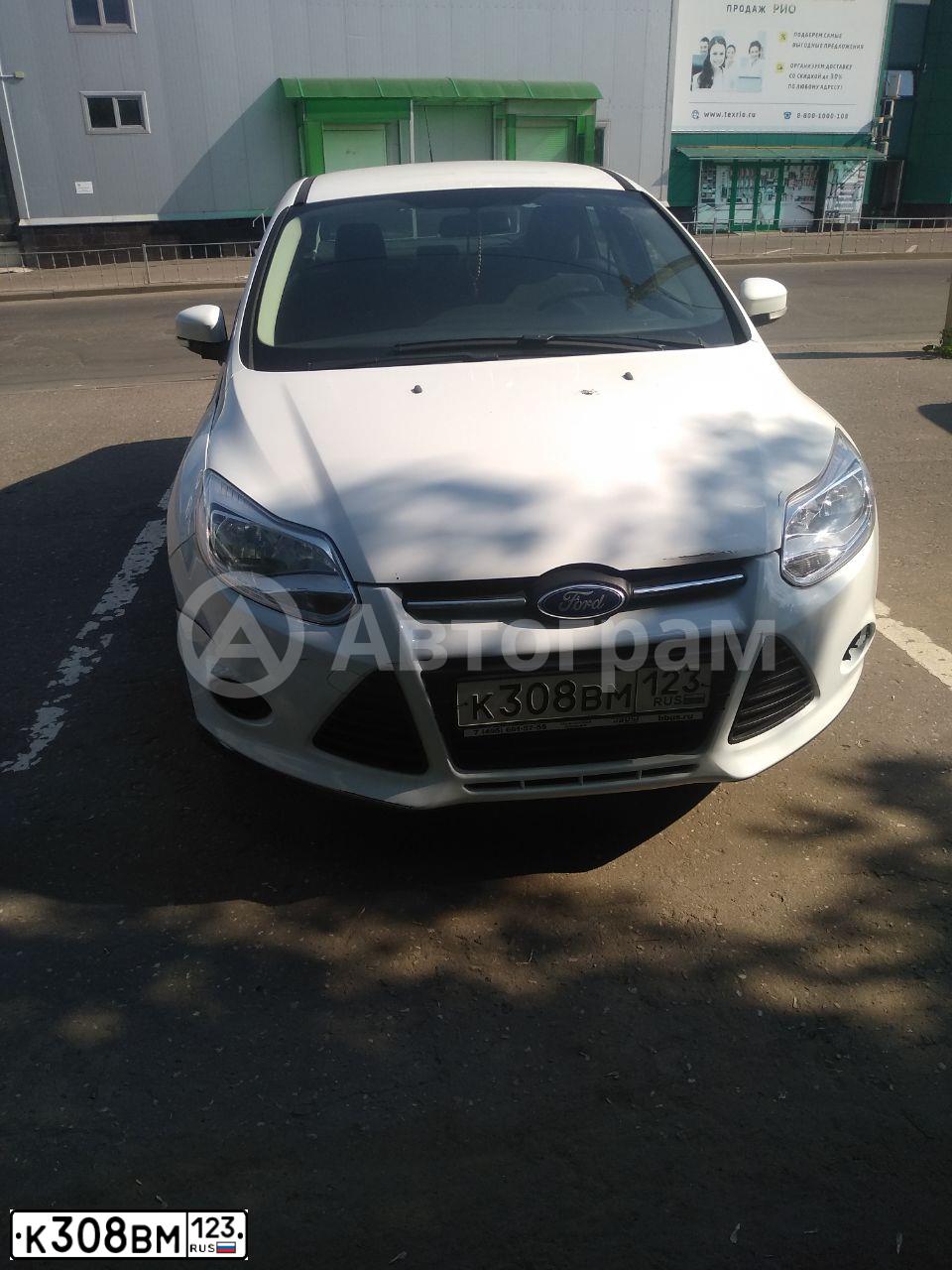 Фото автомобиля FORD FOCUS, 2012 — госномер К308ВМ123. Цвет: БЕЛЫЙ