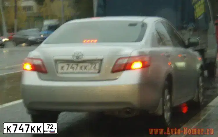 Фото автомобиля TOYOTA CAMRY, 2006 — госномер К747КК72. Цвет: СЕРЕБРИСТЫЙ