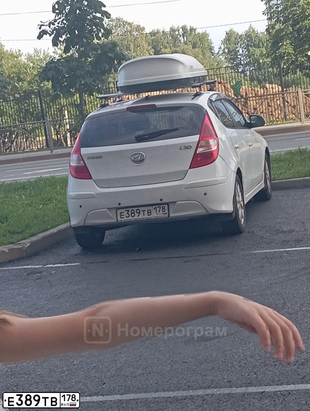 Фото автомобиля HYUNDAI I30, 2011 — госномер Е389ТВ178. Цвет: Белый
