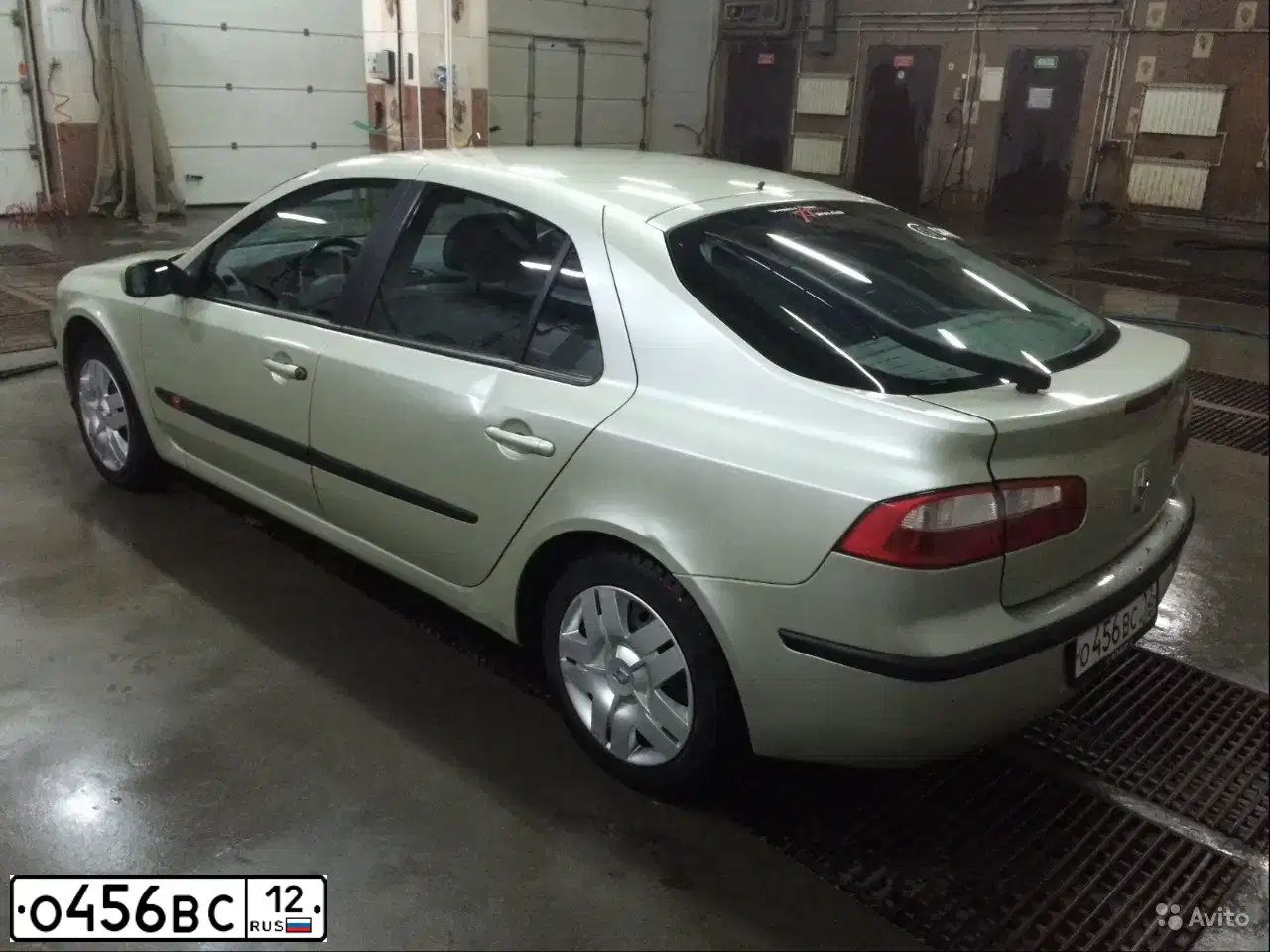 Фото автомобиля RENAULT LAGUNA, 2001 — госномер М033ВВ12. Цвет: СВЕТЛО-ЗЕЛЕНЫЙ
