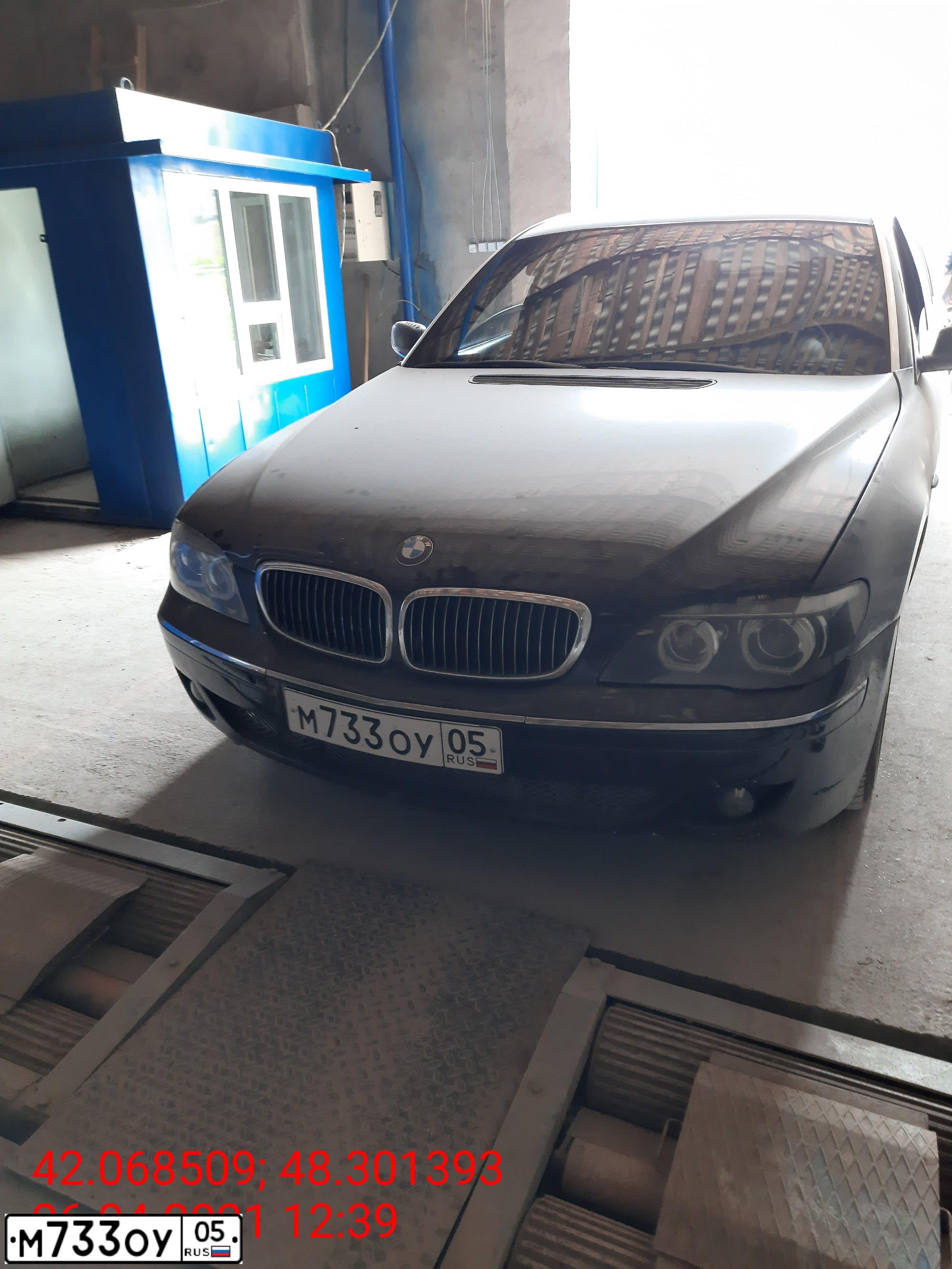 Фото автомобиля BMW SERIE 7, 2005 — госномер О727ОО177. Цвет: ЧЕРНЫЙ