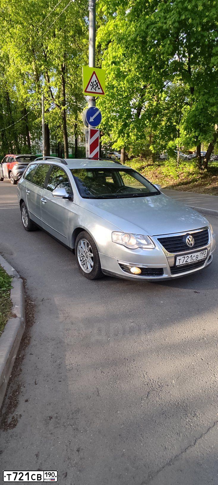 Фото автомобиля VOLKSWAGEN PASSAT, 2007 — госномер Т721СВ190. Цвет: Серый