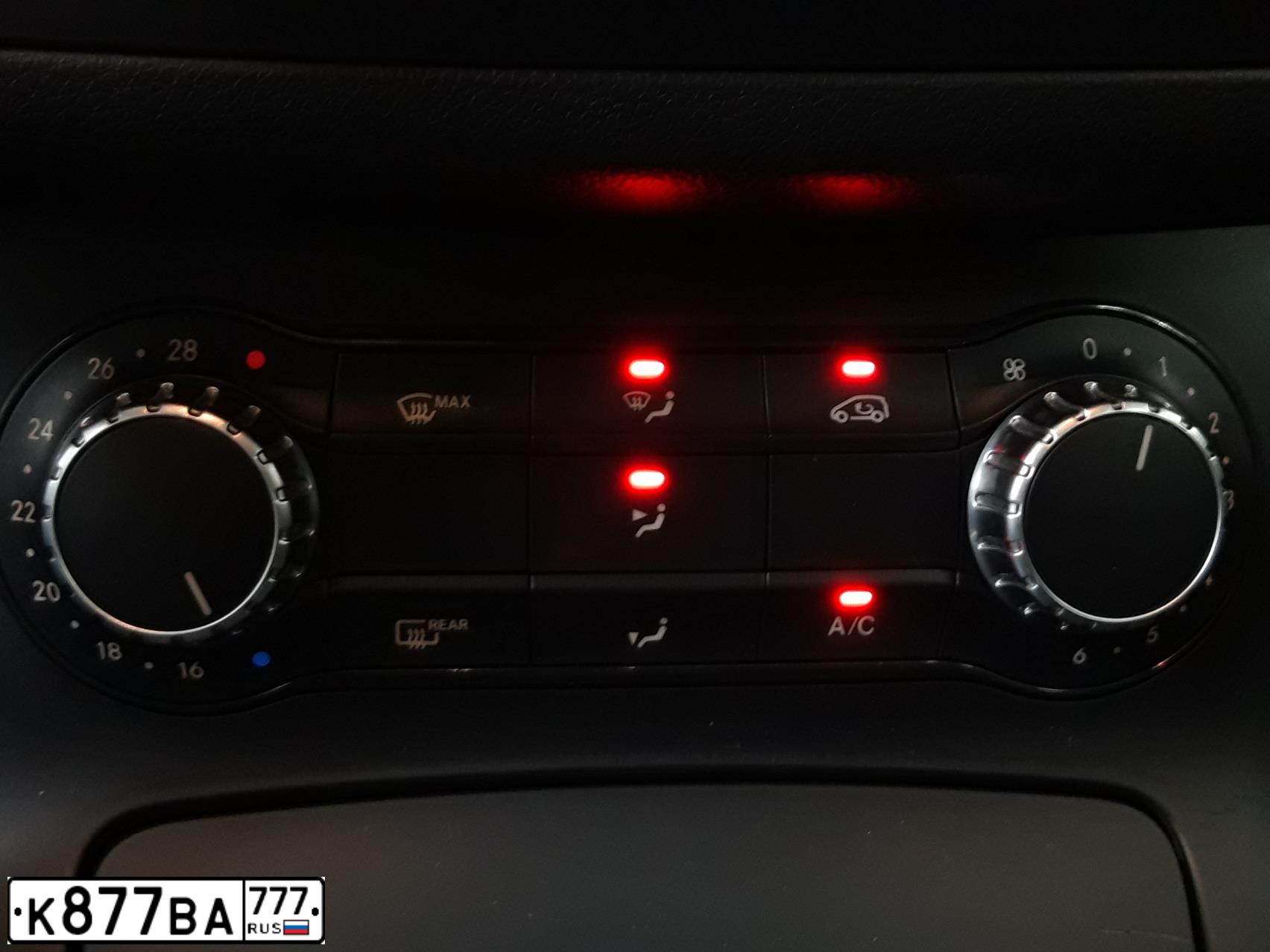 Фото автомобиля MERCEDES GLA-KLASSE, 2016 — госномер С877КМ797. Цвет: КОРИЧНЕВЫЙ