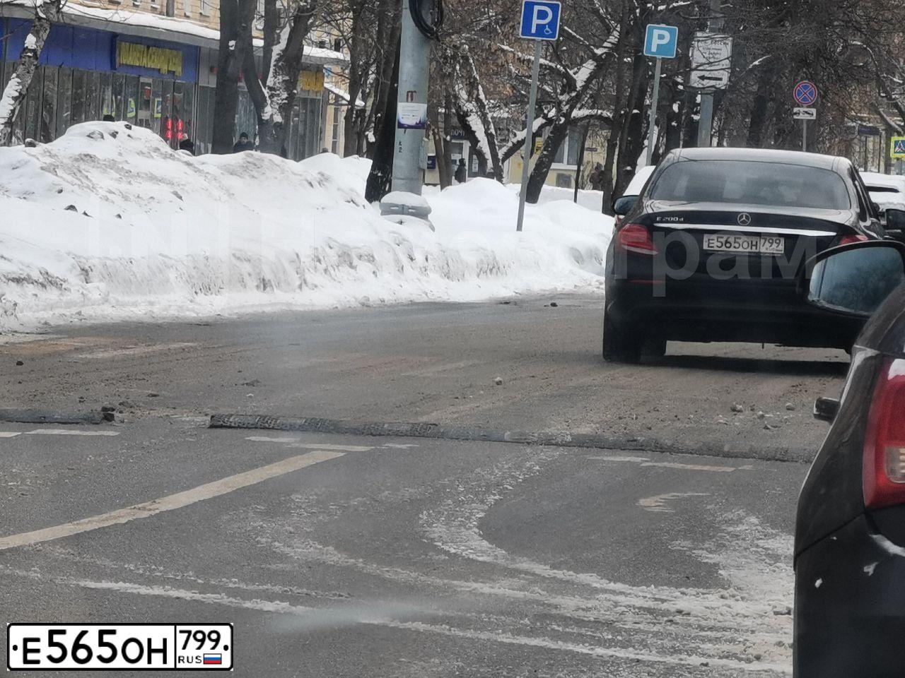 Фото автомобиля MERCEDES E-KLASSE, 2019 — госномер Е565ОН799. Цвет: ЧЕРНЫЙ