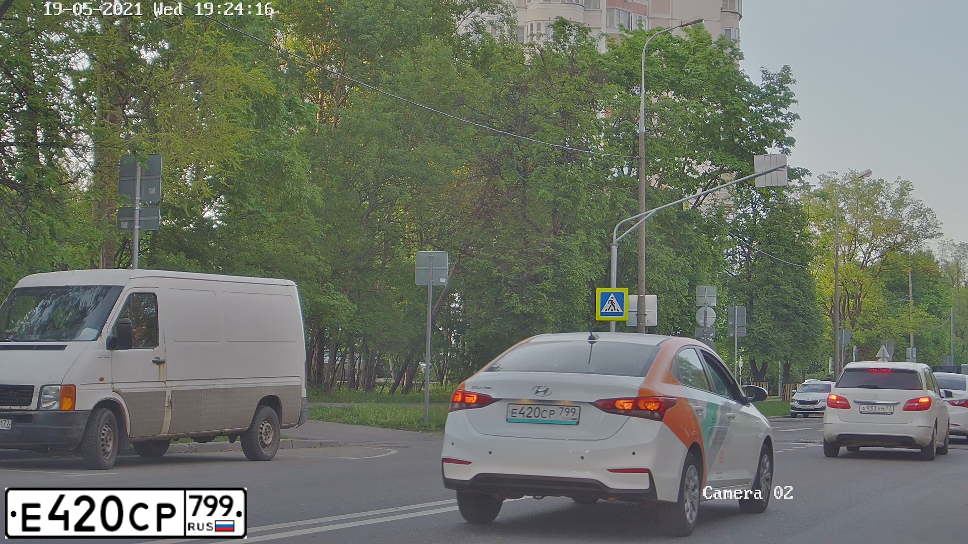 Фото автомобиля HYUNDAI SOLARIS, 2019 — госномер Е420СР799. Цвет: Белый