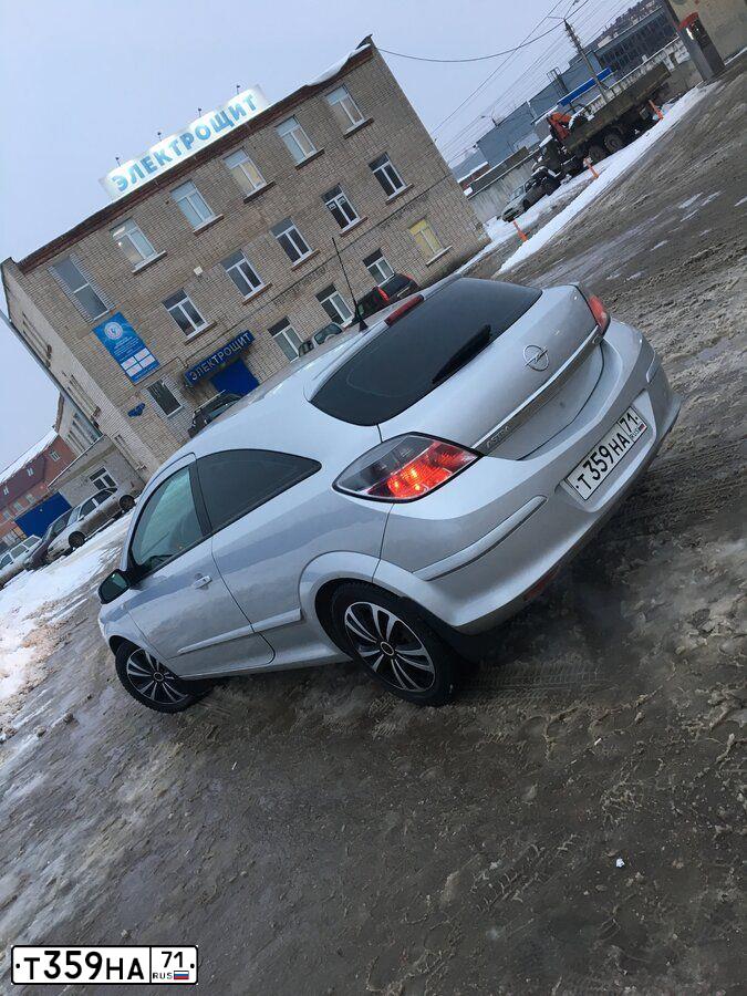 Фото автомобиля OPEL ASTRA, 2008 — госномер Е775ЕЕ71. Цвет: Серебристый
