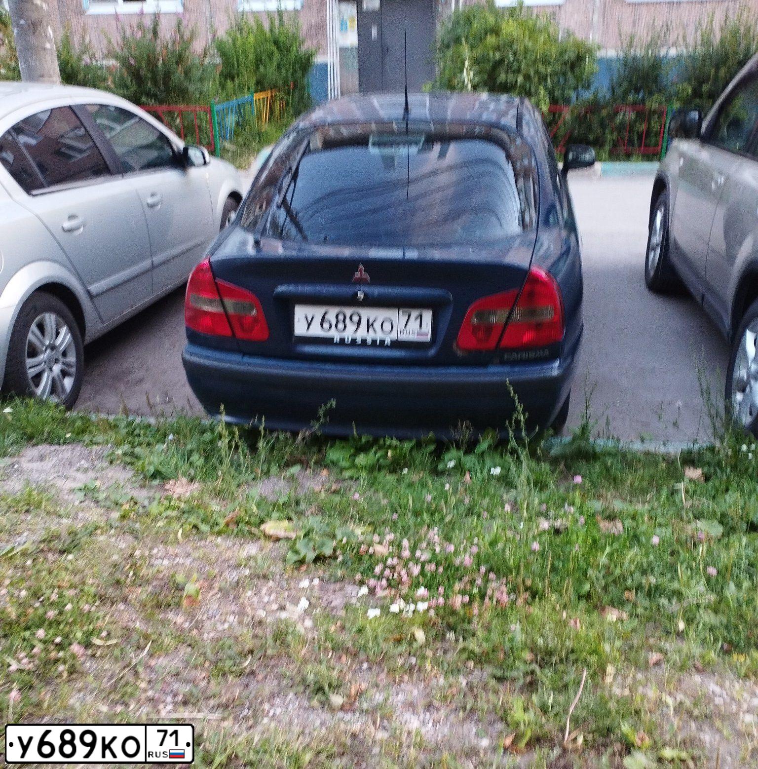 Фото автомобиля MITSUBISHI CARISMA, 1999 — госномер У689КО71. Цвет: СИНИЙ ТЕМНЫЙ
