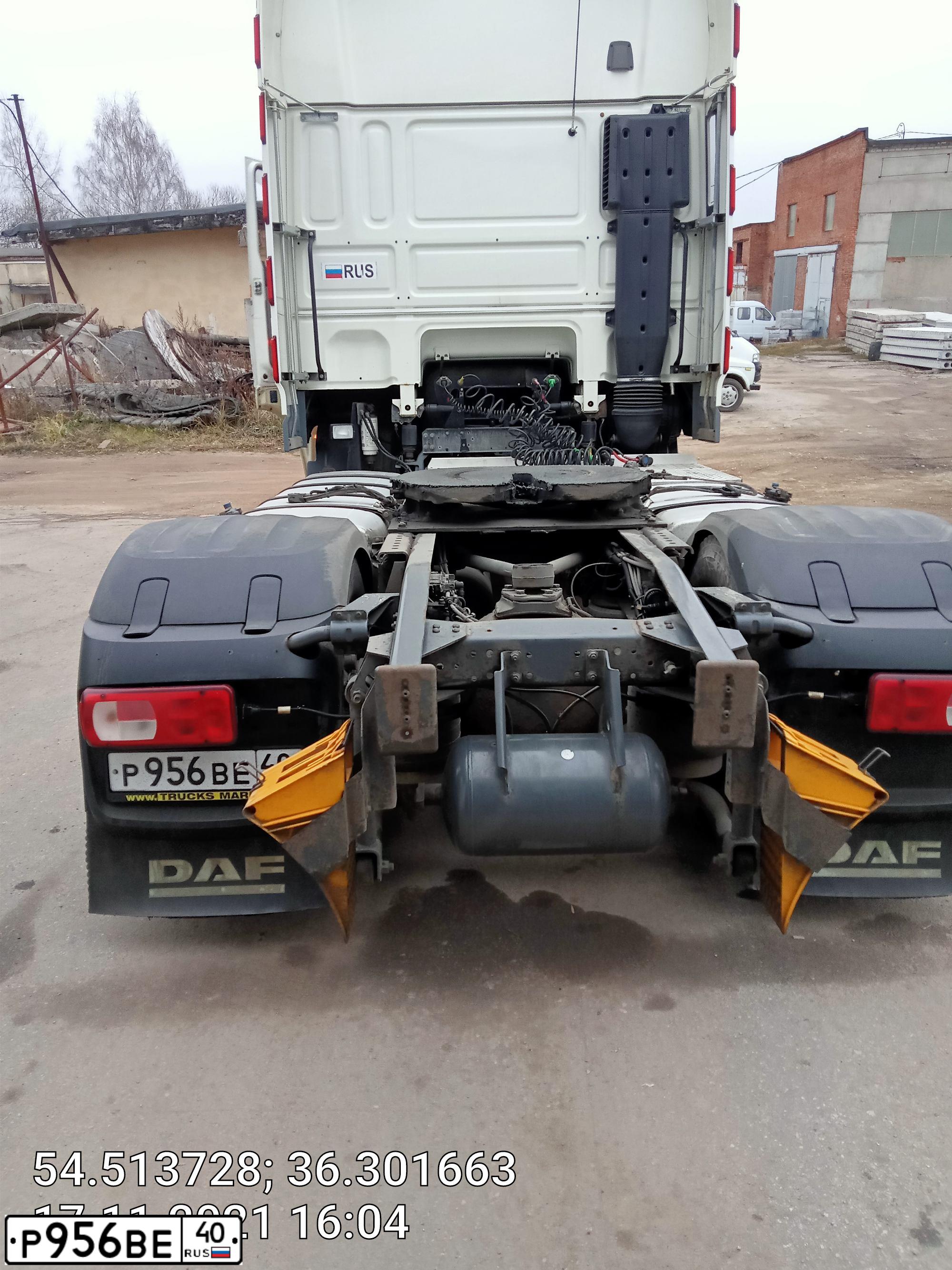 Фото автомобиля DAF XF 105 FT /4X2/, 2013 — госномер Р956ВЕ40. Цвет: Белый