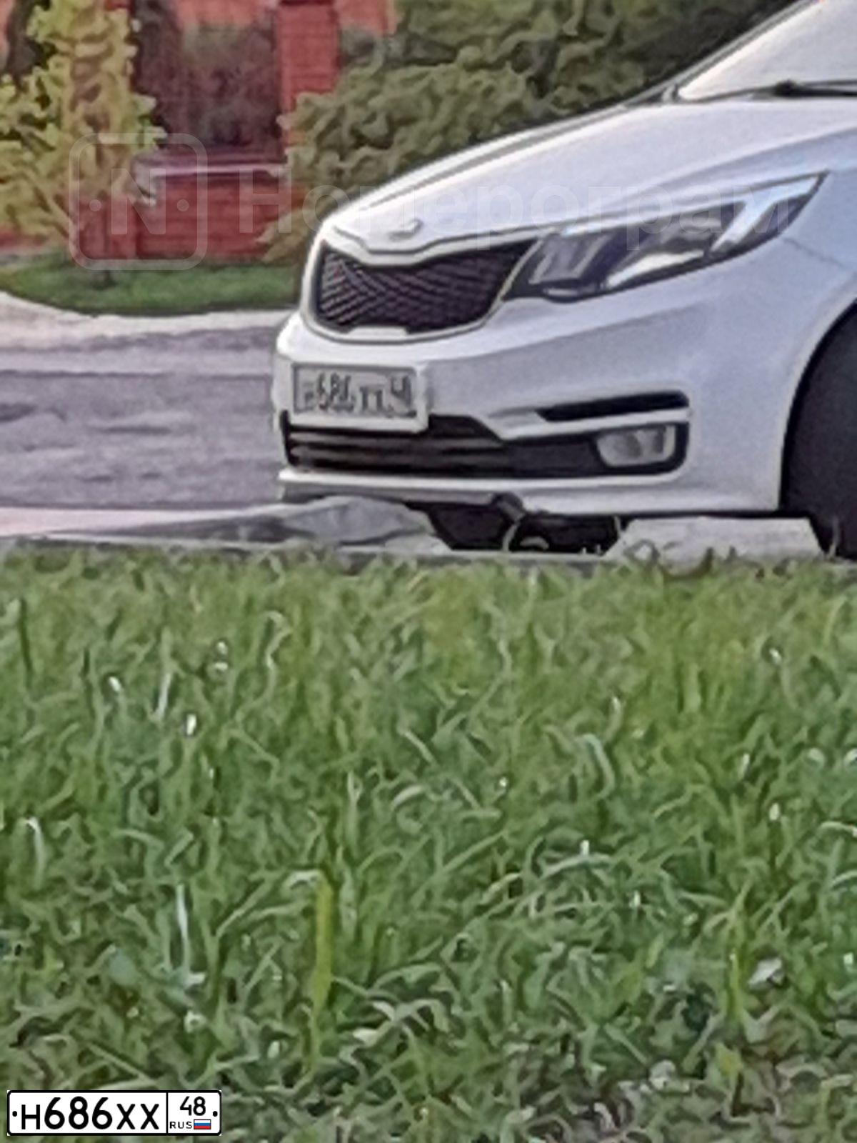 Фото автомобиля KIA RIO, 2015 — госномер Н686ХХ48. Цвет: БЕЛЫЙ