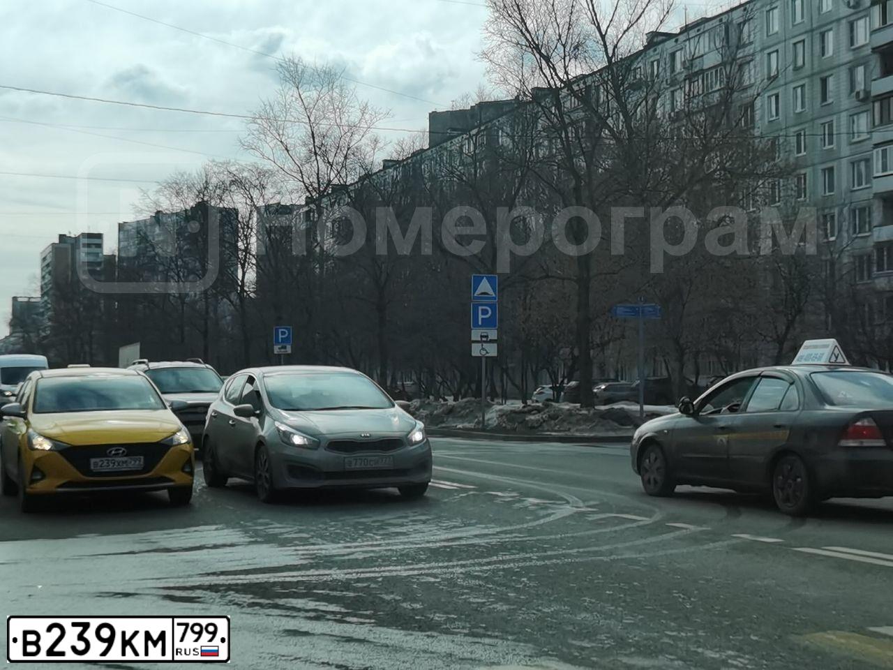 Фото автомобиля NISSAN X-TRAIL, 2018 — госномер Е546СР69. Цвет: ОЛИВКОВЫЙ