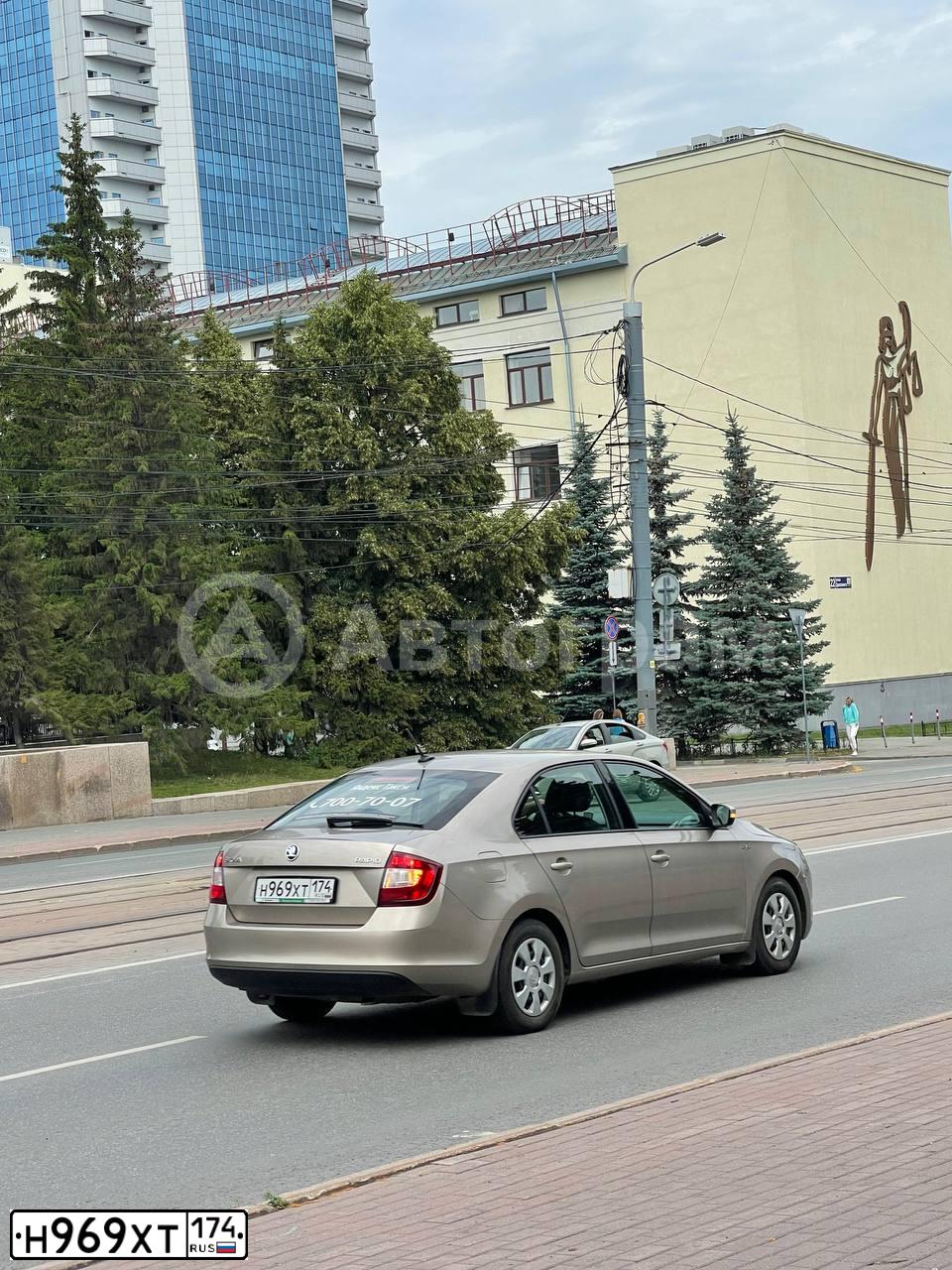 Фото автомобиля SKODA RAPID, 2018 — госномер Н969ХТ174. Цвет: БЕЖЕВЫЙ