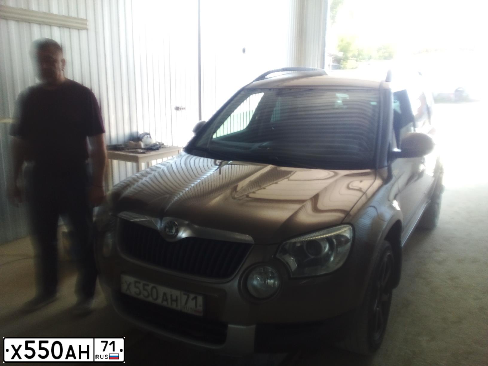 Фото автомобиля SKODA YETI, 2012 — госномер М103КТ702. Цвет: Коричневый