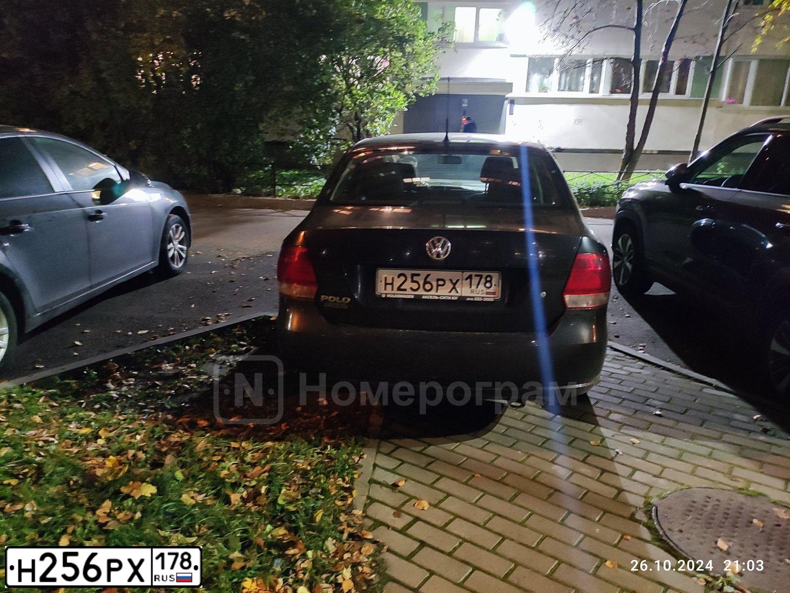 Фото автомобиля VOLKSWAGEN POLO, 2012 — госномер Н256РХ178. Цвет: ЧЕРНЫЙ