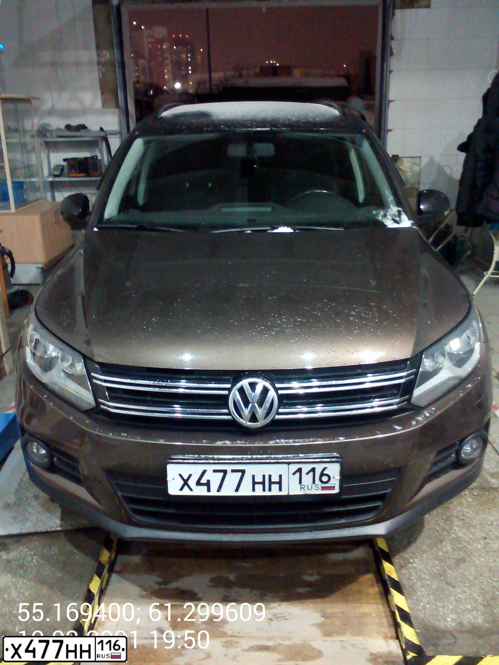 Фото автомобиля VOLKSWAGEN TIGUAN, 2016 — госномер С055СМ39. Цвет: Коричневый