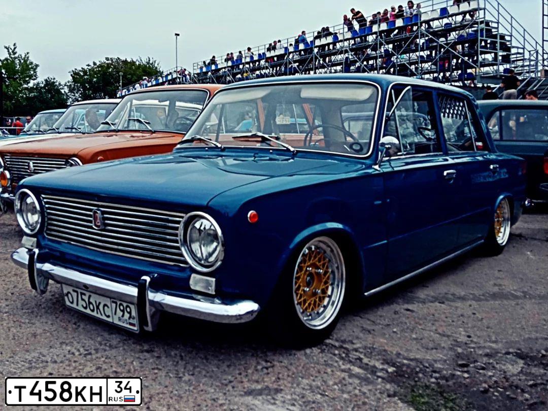 Фото автомобиля LADA 2106, 1999 — госномер У620ВА977. Цвет: Серебристо светло серый