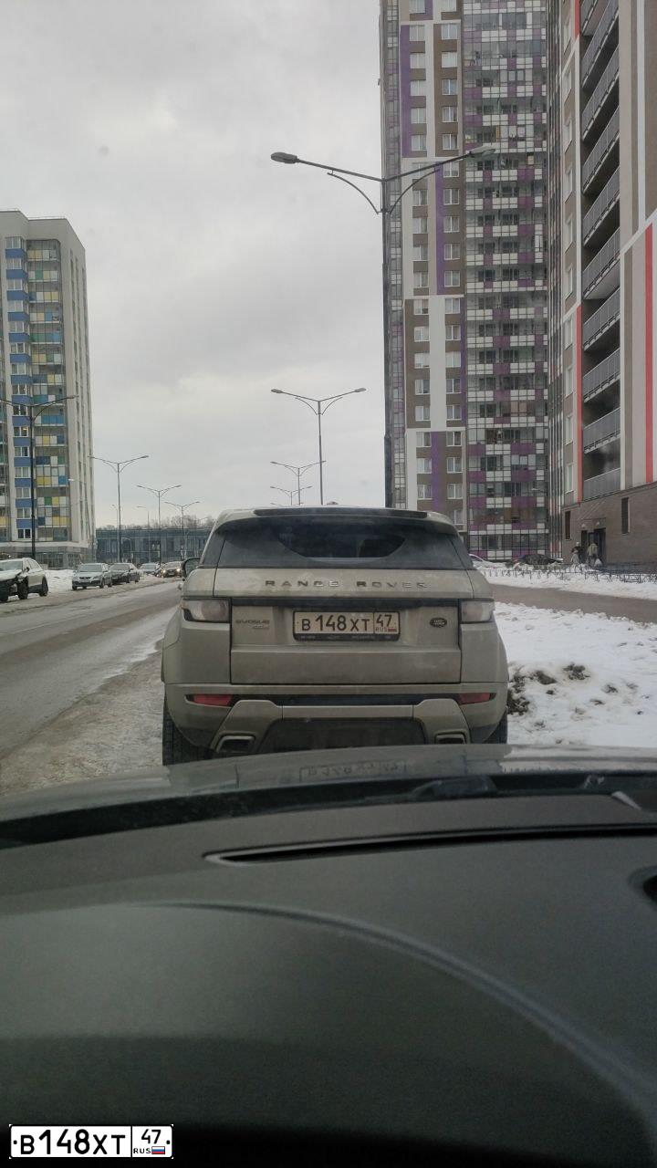Фото автомобиля LANDROVER RANGE ROVER EVOQUE, 2012 — госномер В148ХТ47. Цвет: СЕРЫЙ
