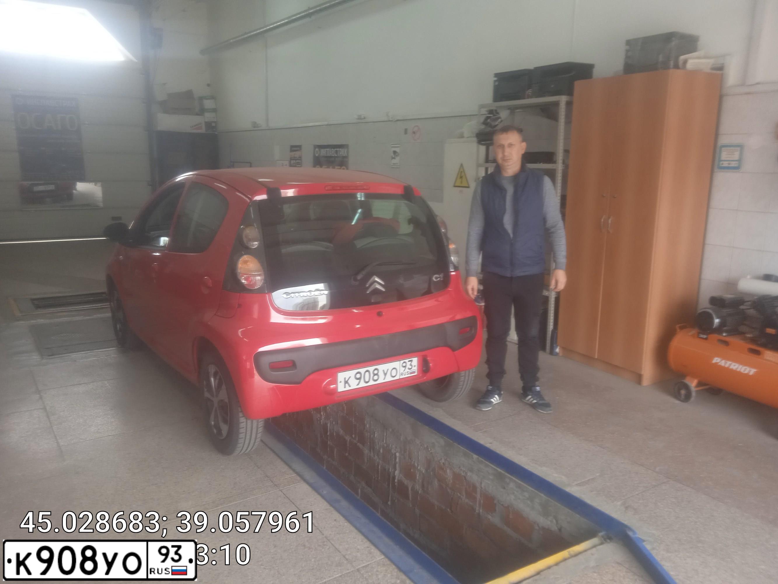 Фото автомобиля CITROEN C1, 2010 — госномер К908УО93. Цвет: Красный