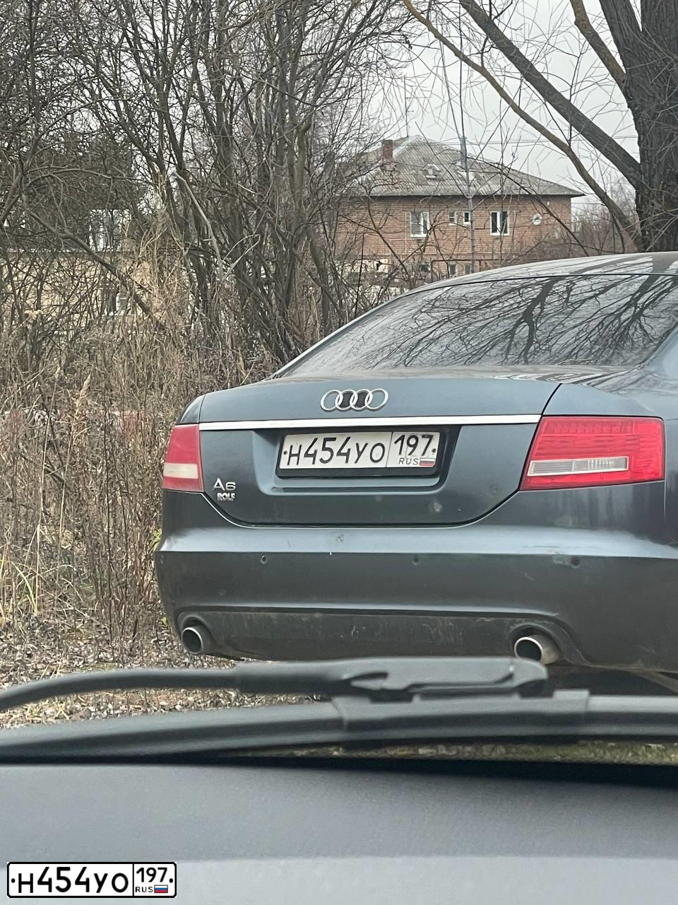 Фото автомобиля KIA SORENTO, 2006 — госномер Н454УО197. Цвет: СТАЛЬНОЙ