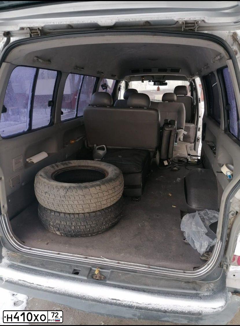 Фото автомобиля KIA BONGO, 2005 — госномер Н240РВ72. Цвет: СЕРЫЙ