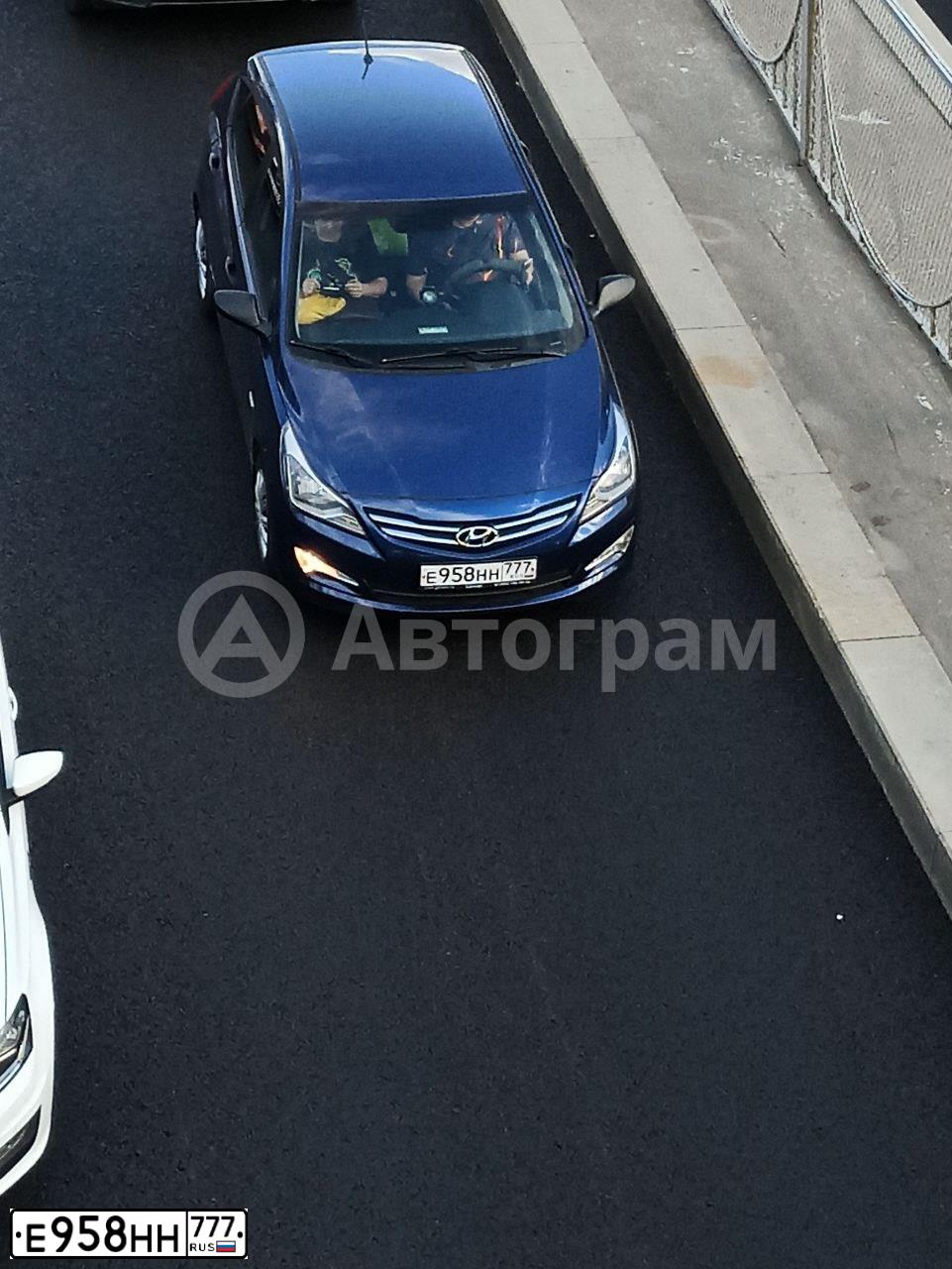 Фото автомобиля HYUNDAI SOLARIS, 2015 — госномер Е958НН777. Цвет: СИНИЙ