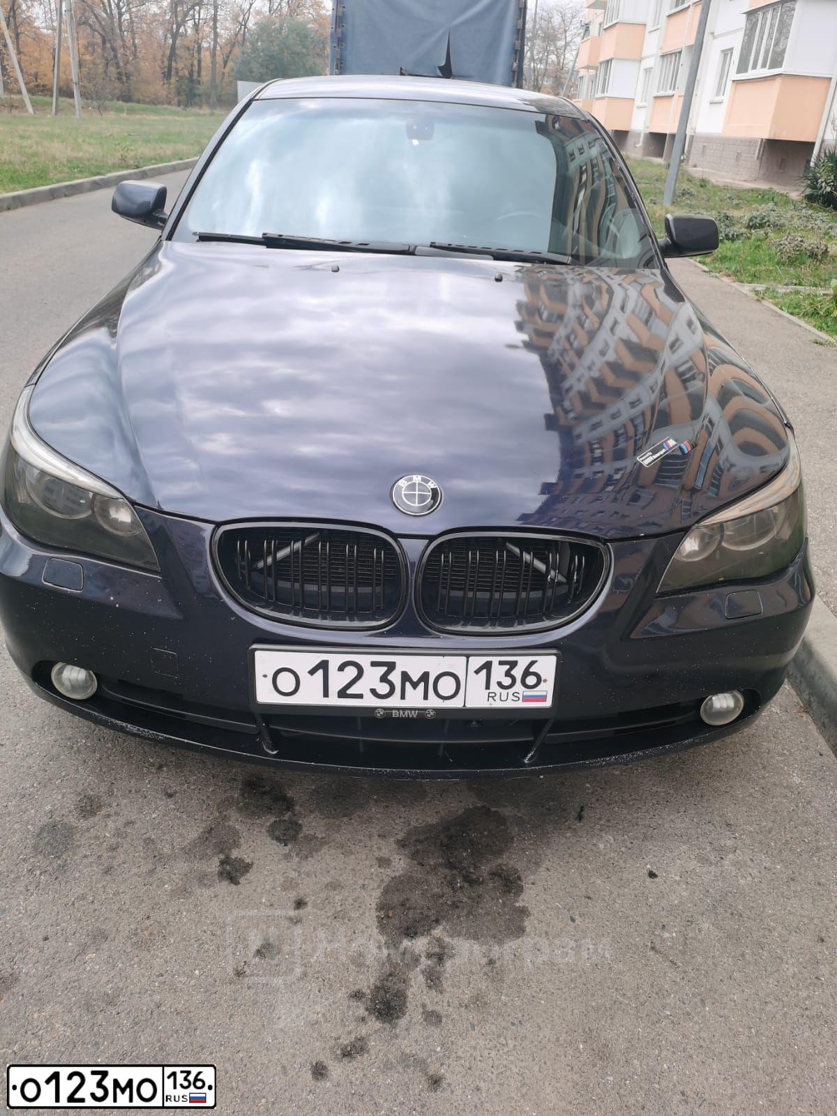 Фото автомобиля BMW SERIE 5, 2004 — госномер О123МО136. Цвет: синий
