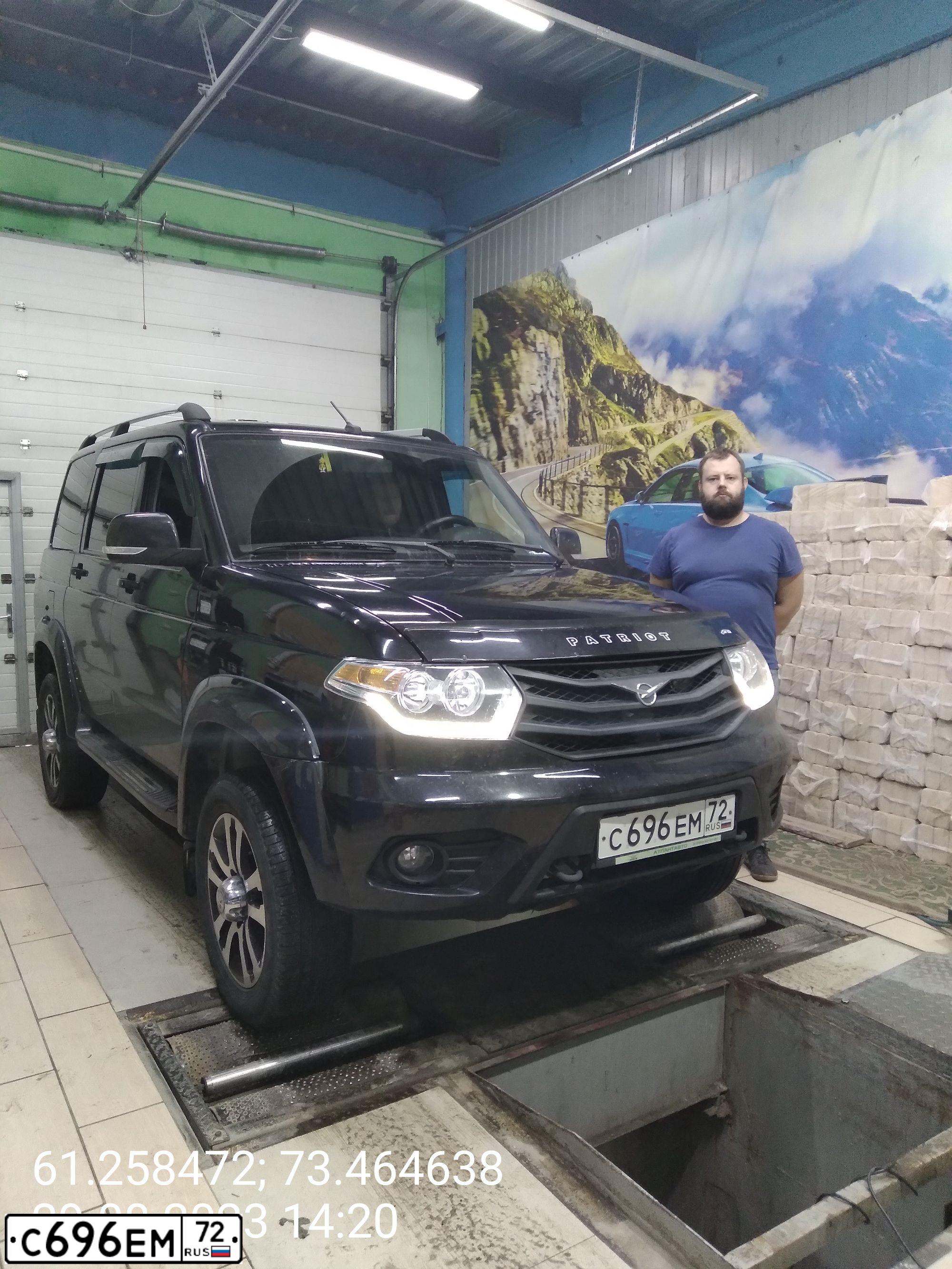 Фото автомобиля UAZ 3163 PATRIOT, 2016 — госномер С696ЕМ72. Цвет: ЧЕРНЫЙ МЕТАЛЛИК