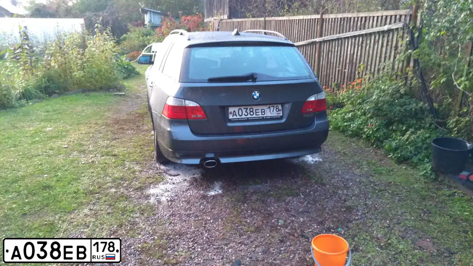 Фото автомобиля BMW SERIE 5, 2003 — госномер М648НО178. Цвет: БЕЛЫЙ (СЕРЫЙ)