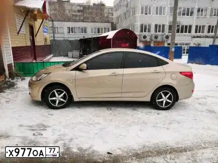 Фото автомобиля HYUNDAI SOLARIS, 2013 — госномер А949ВМ136. Цвет: БЕЖЕВЫЙ
