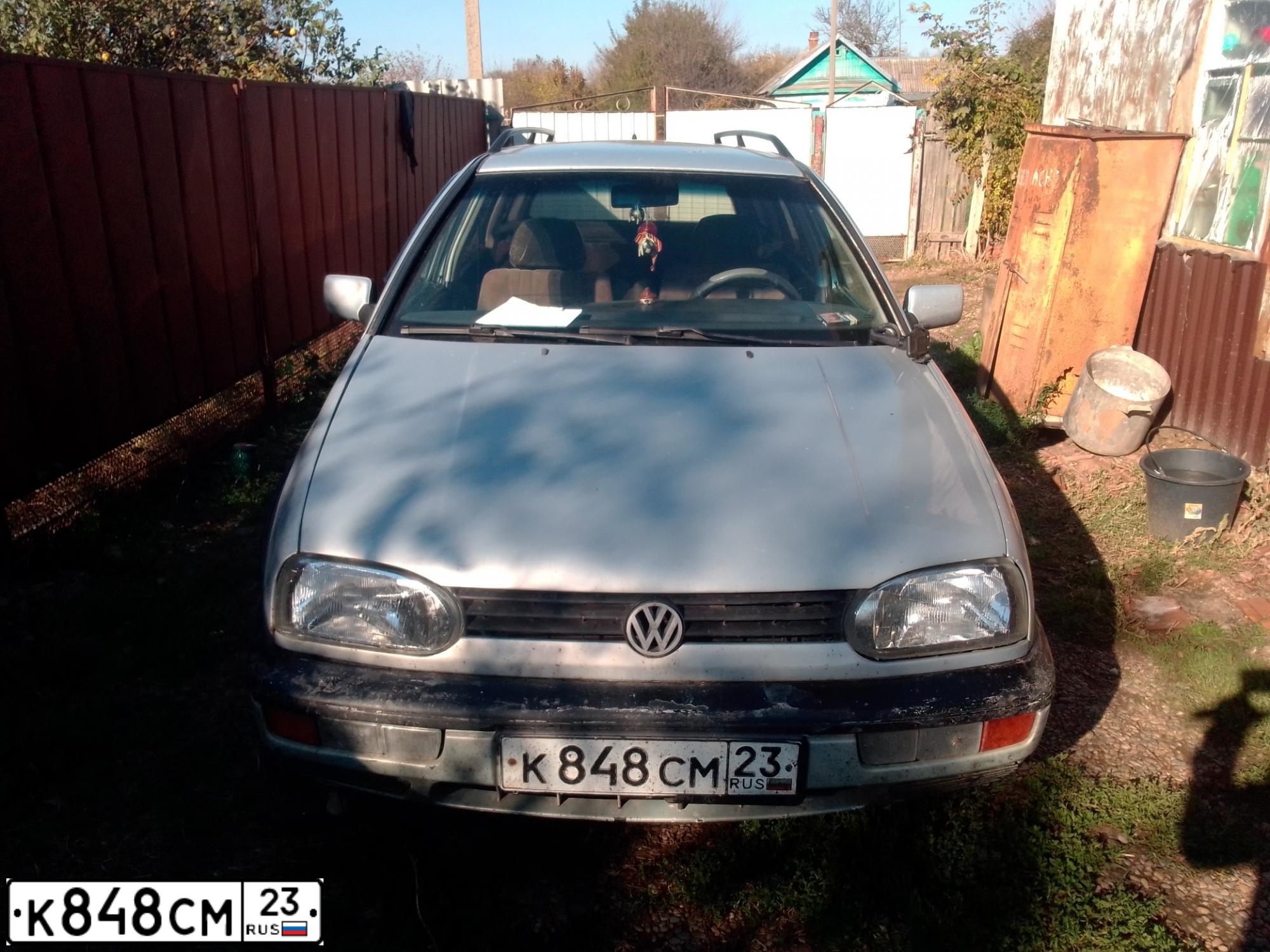 Фото автомобиля VOLKSWAGEN GOLF, 1995 — госномер К848СМ23. Цвет: СЕРЫЙ