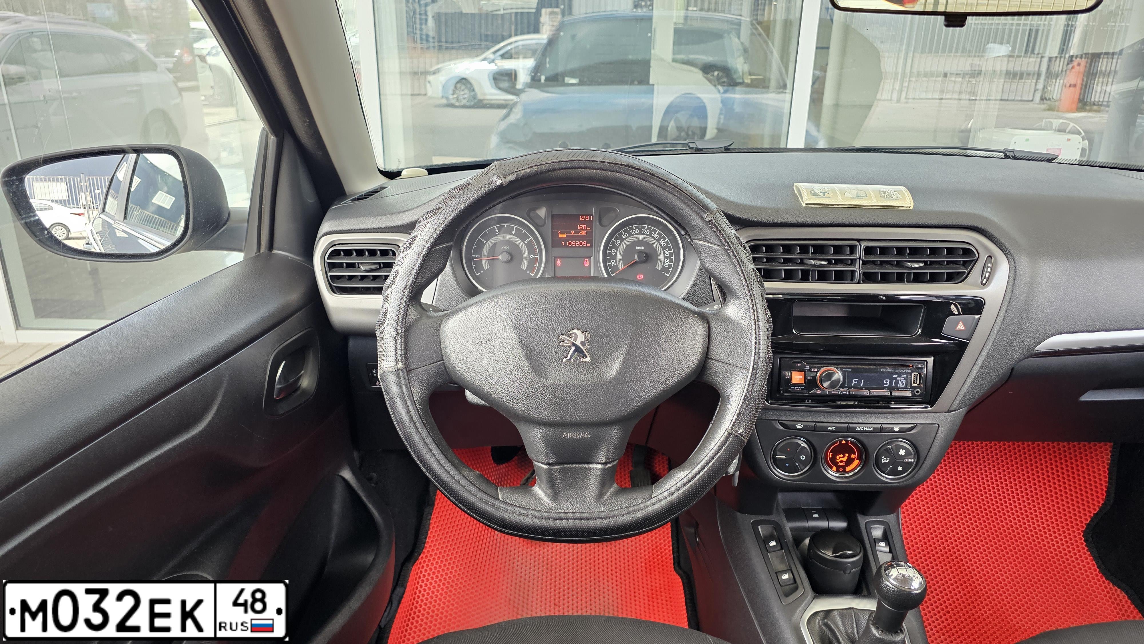 Фото автомобиля PEUGEOT 301, 2014 — госномер М032ЕК48. Цвет: ТЕМНО-СЕРЫЙ