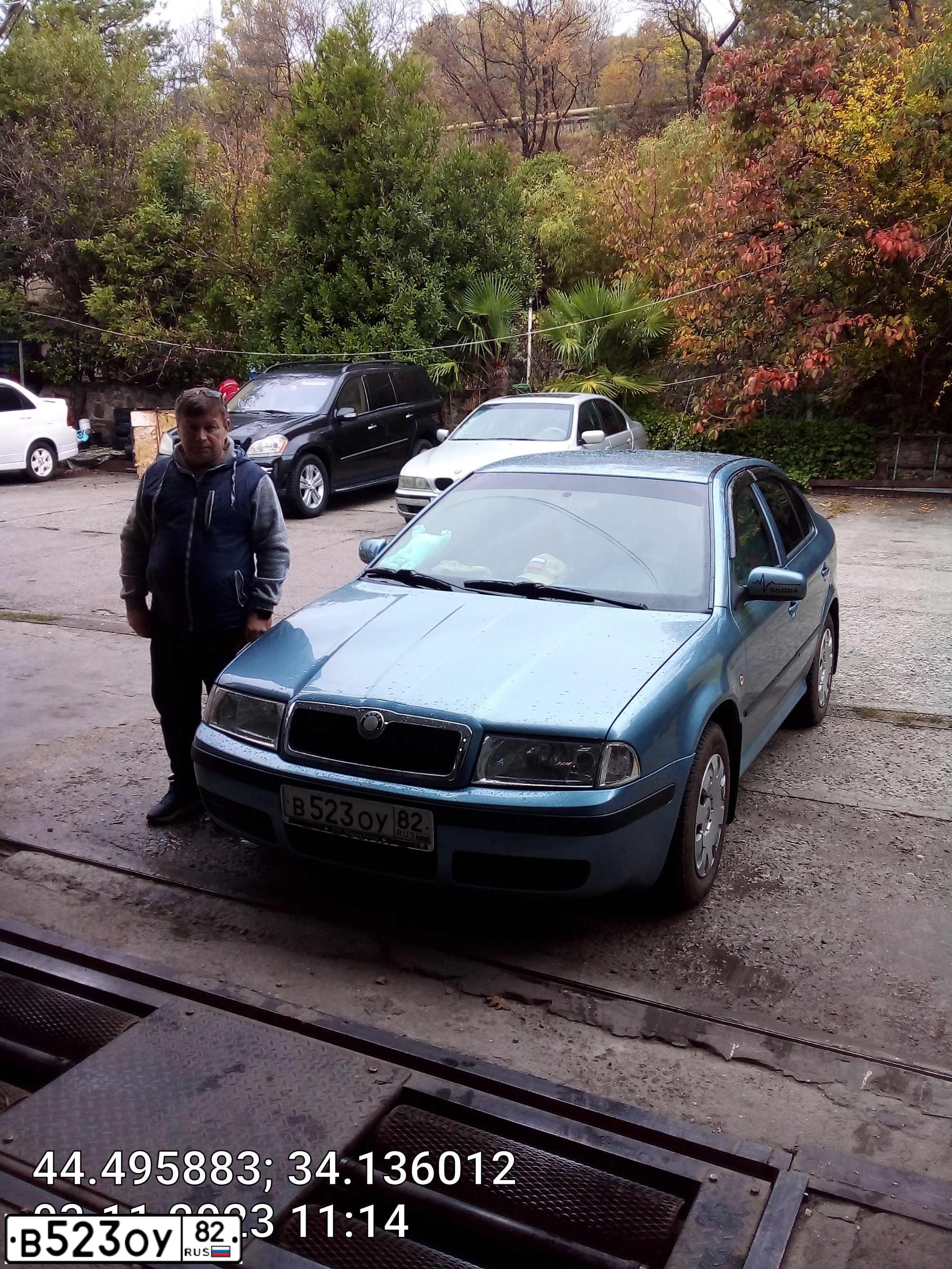Фото автомобиля SKODA OCTAVIA, 2007 — госномер В523ОУ82. Цвет: СЕРО-ГОЛУБОЙ