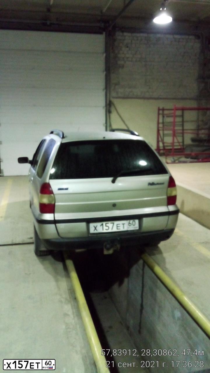 Фото автомобиля FIAT PALIO, 2000 — госномер Х157ЕТ60. Цвет: Серебристый