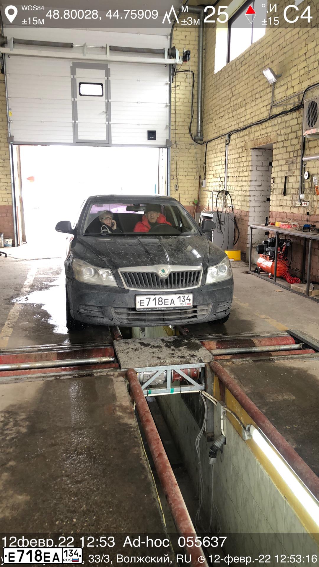 Фото автомобиля SKODA OCTAVIA, 2010 — госномер А702КА193. Цвет: ЧЕРНЫЙ