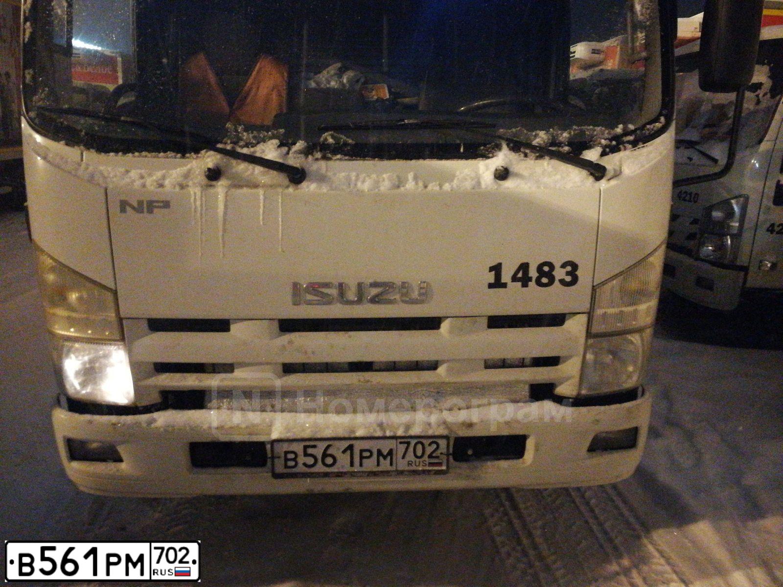 Фото автомобиля ISUZU NPR, 2017 — госномер В561РМ702. Цвет: БЕЛЫЙ