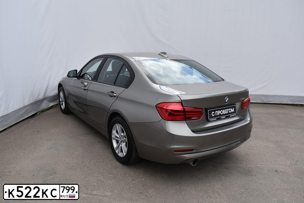 Фото автомобиля BMW 318I, 2018 — госномер Р587ВН550. Цвет: СЕРЫЙ