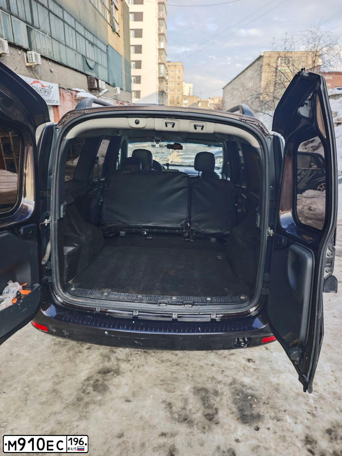 Фото автомобиля LADA LARGUS, 2019 — госномер М910ЕС196. Цвет: ТЕМНО-КОРИЧНЕВЫЙ