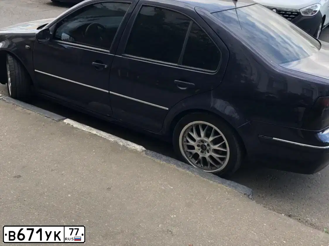 Фото автомобиля VOLKSWAGEN BORA, 2003 — госномер С456КУ40