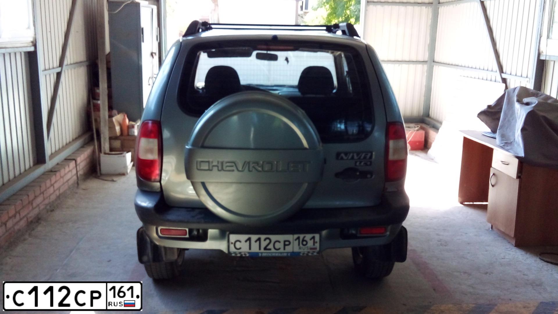 Фото автомобиля CHEVROLET NIVA, 2007 — госномер С112СР161. Цвет: Темно-серый металлик