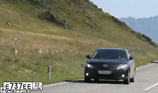 Фото автомобиля TOYOTA CAMRY, 2011 — госномер Е737ЕЕ22. Цвет: ЧЕРНЫЙ