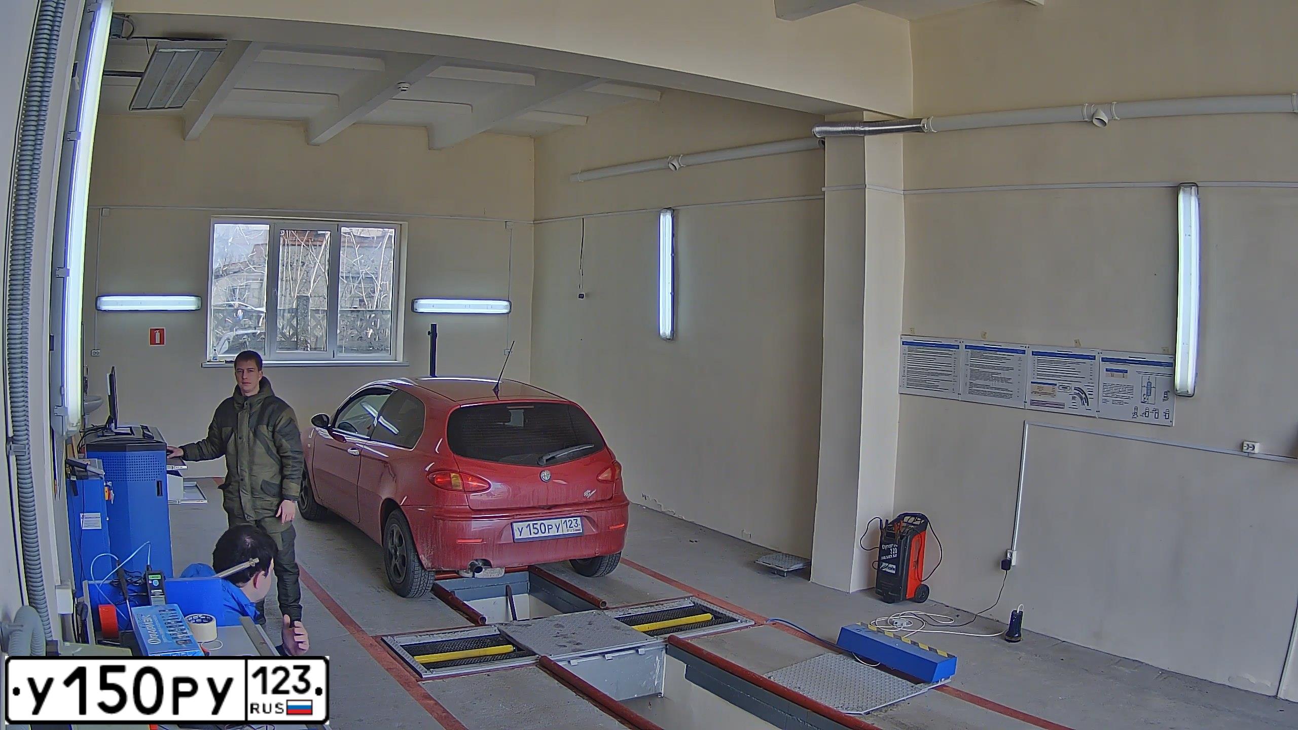 Фото автомобиля ALFAROMEO ALFA 147, 2002 — госномер В823СК01. Цвет: Красный
