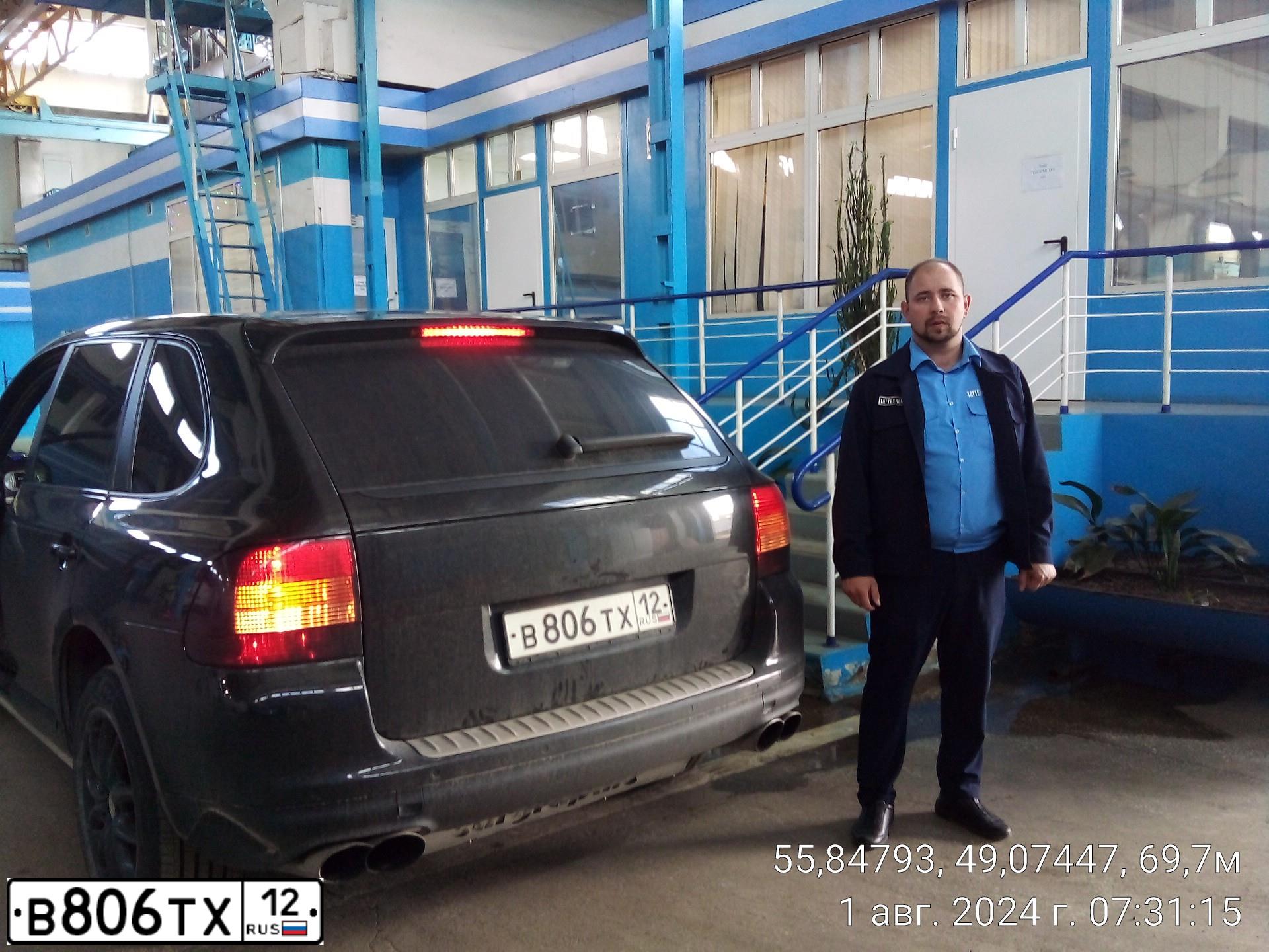 Фото автомобиля PORSCHE CAYENNE, 2004 — госномер Р900ВМ12. Цвет: ЧЕРНЫЙ