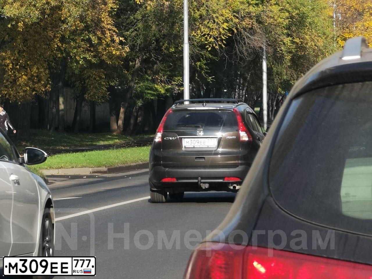 Фото автомобиля HONDA CR-V, 2014 — госномер М309ЕЕ777. Цвет: КОРИЧНЕВЫЙ ТЕМНЫЙ