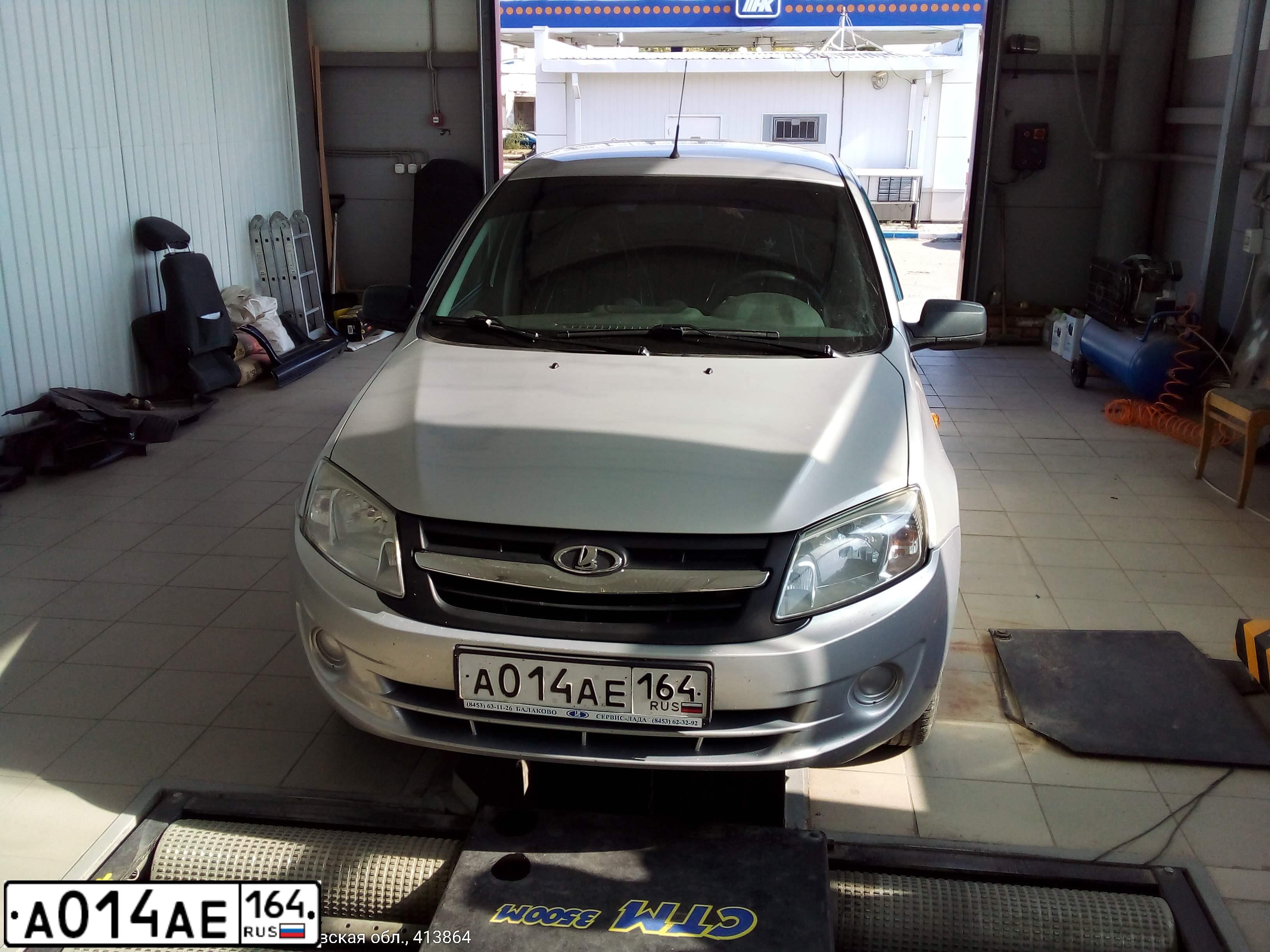 Фото автомобиля LADA 2190 GRANTA, 2013 — госномер А014АЕ164. Цвет: СЕРЕБРИСТЫЙ