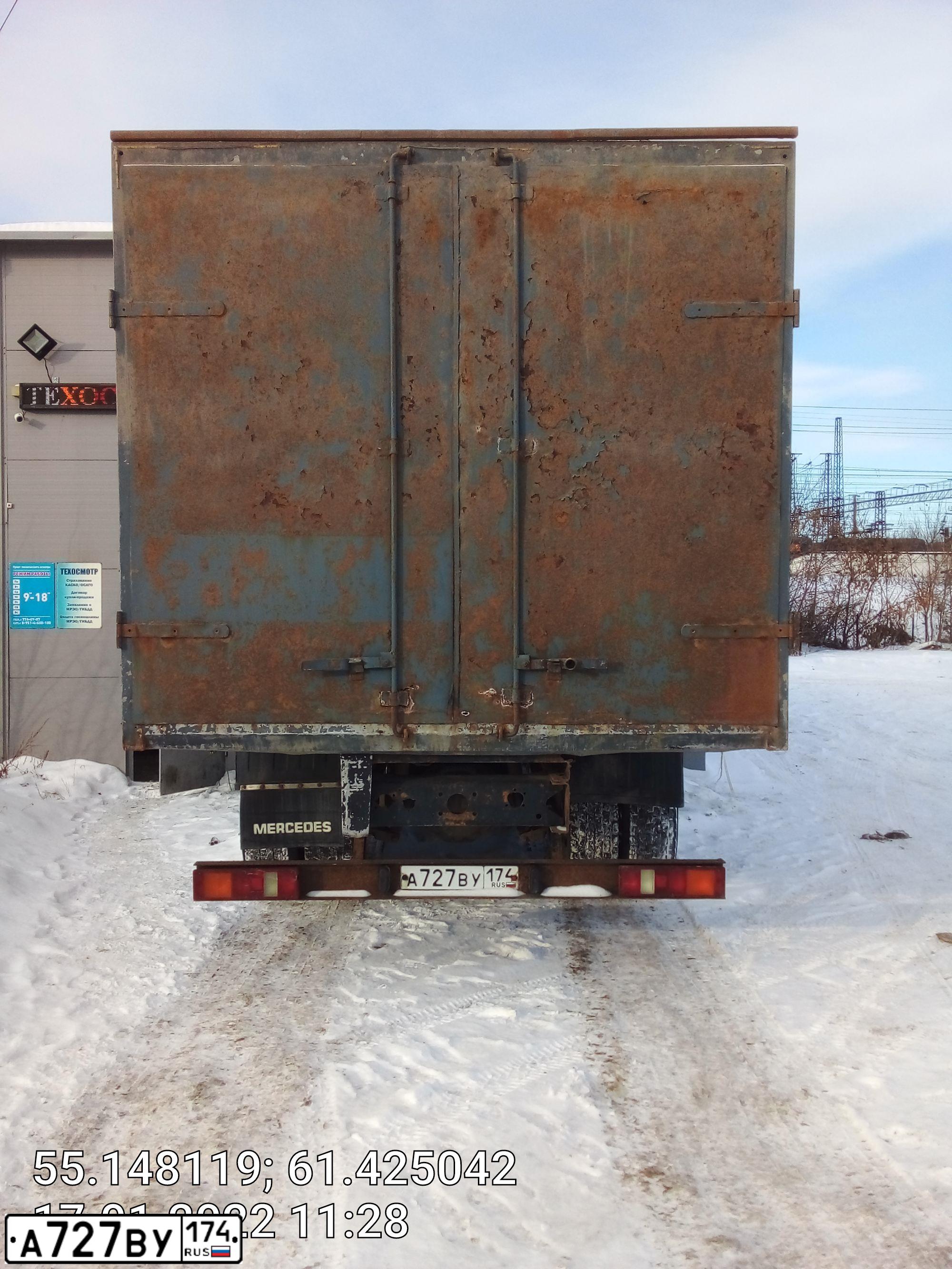 Фото автомобиля MERCEDES ACTROS, 1992 — госномер У744НВ45. Цвет: СЕРЫЙ