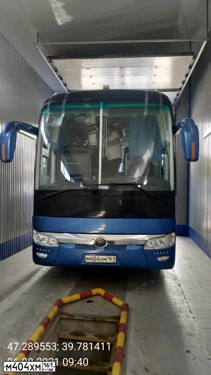 Фото автомобиля YUTONG 6119, 2018 — госномер М404ХМ161. Цвет: СИНИЙ